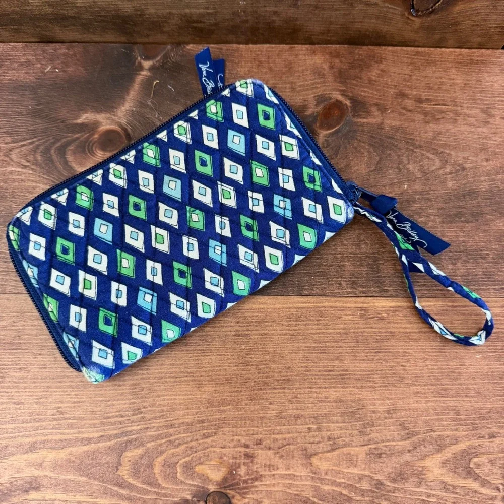 Vera Bradley Lilli Bell Quilted Zip Around Wristlet Wallet Blue Green Diamond